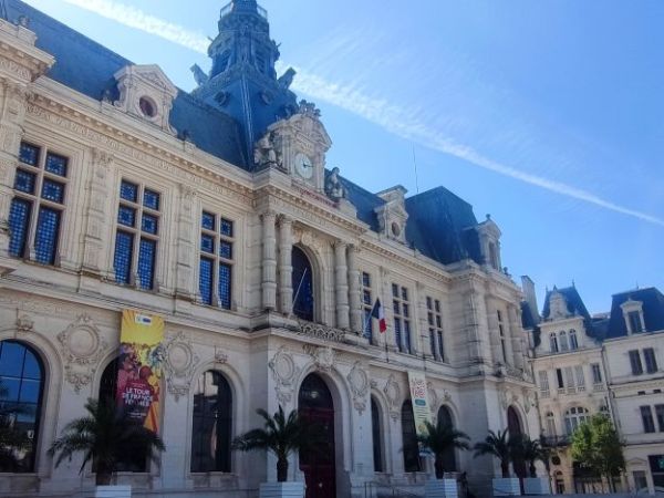 POITIERS: HISTORY, TRADITION, AND CHARM ON THE BANKS OF THE&nbsp;CLAIN